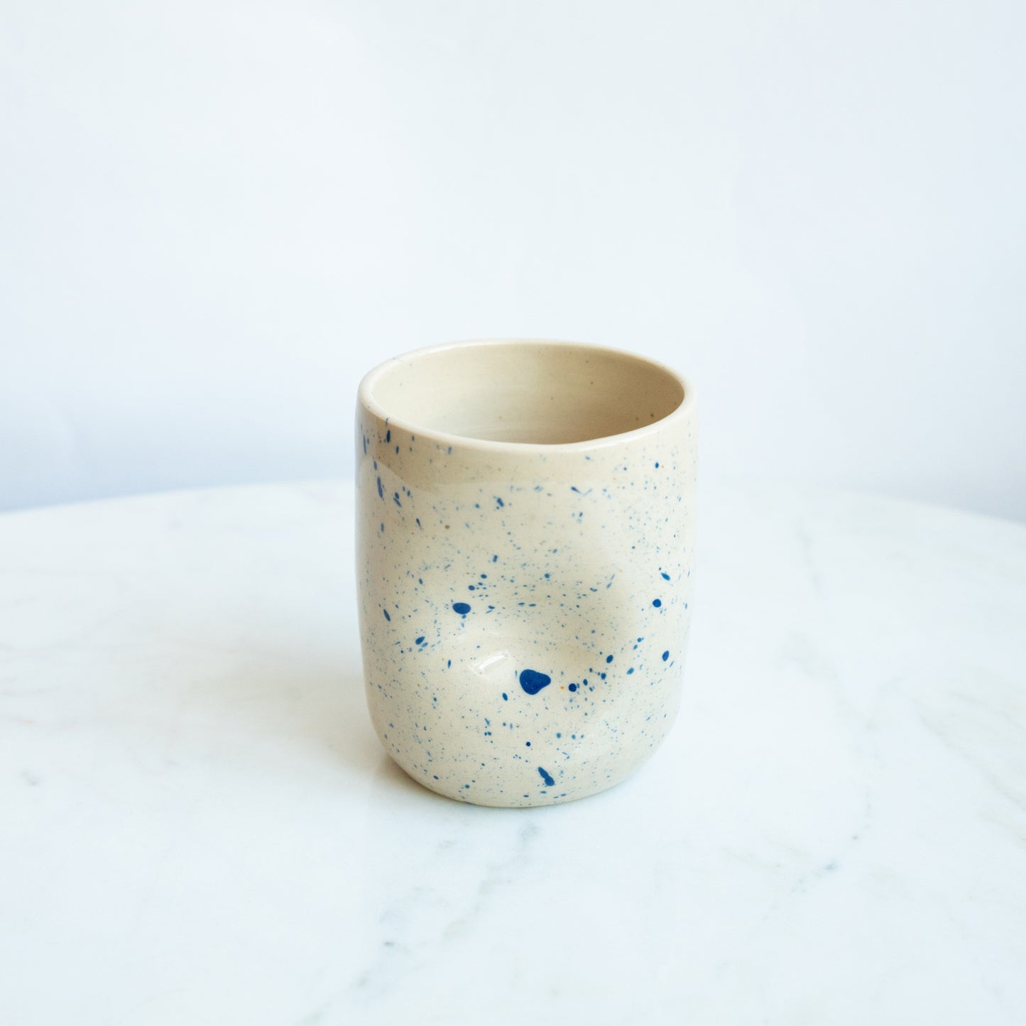 Duimmok blauwe spetters