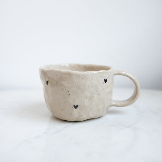 Pinch mok zwarte hartjes