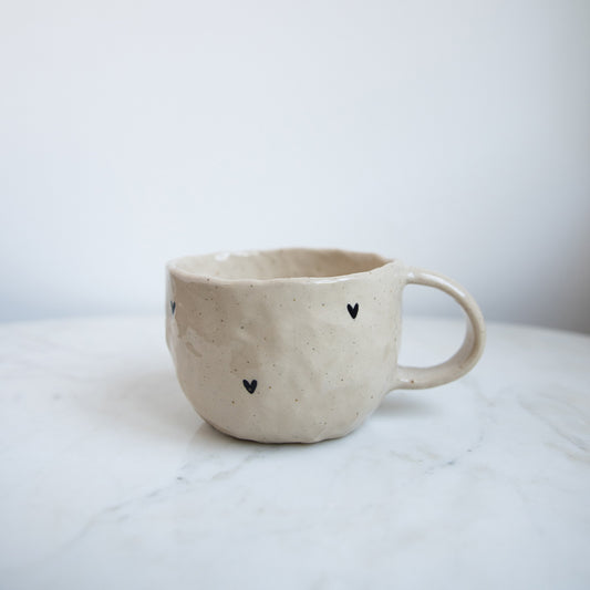 Pinch mok zwarte hartjes