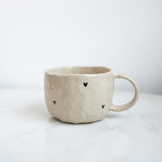 Pinch mok zwarte hartjes