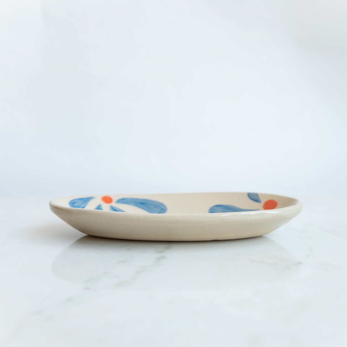 Schaaltje blauwe bloemen