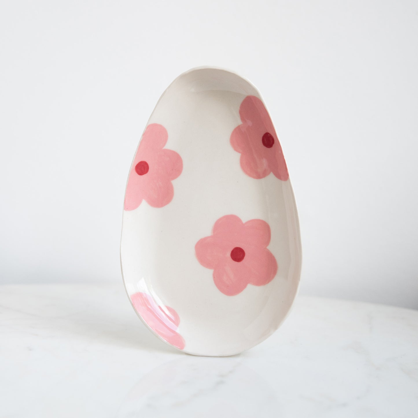 Schaaltje met roze bloemen